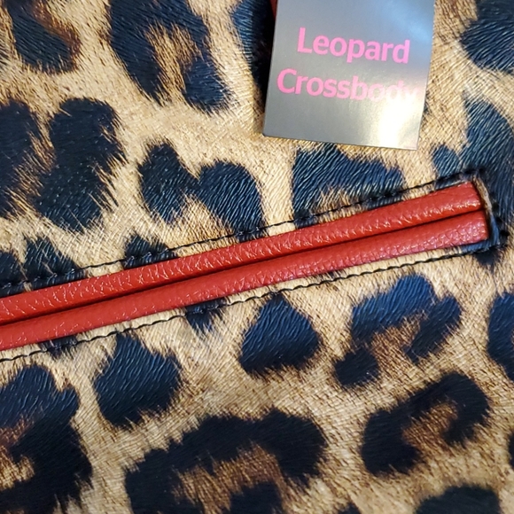 NWT Womens leopard Crossbody Purse / Handbag 👜 - Picture 6 of 15